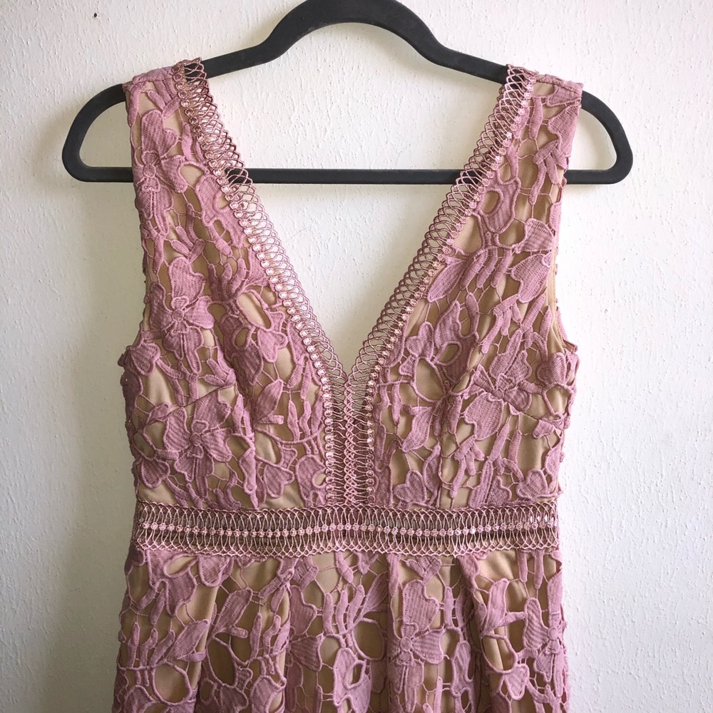 Romeo & Juliet Couture Double-V Lace Midi Dress - Picture 4 of 13